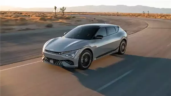 بعد إطلاقها رسميًا.. سعر سيارة كيا الكهربائية EV6 موديل 2025