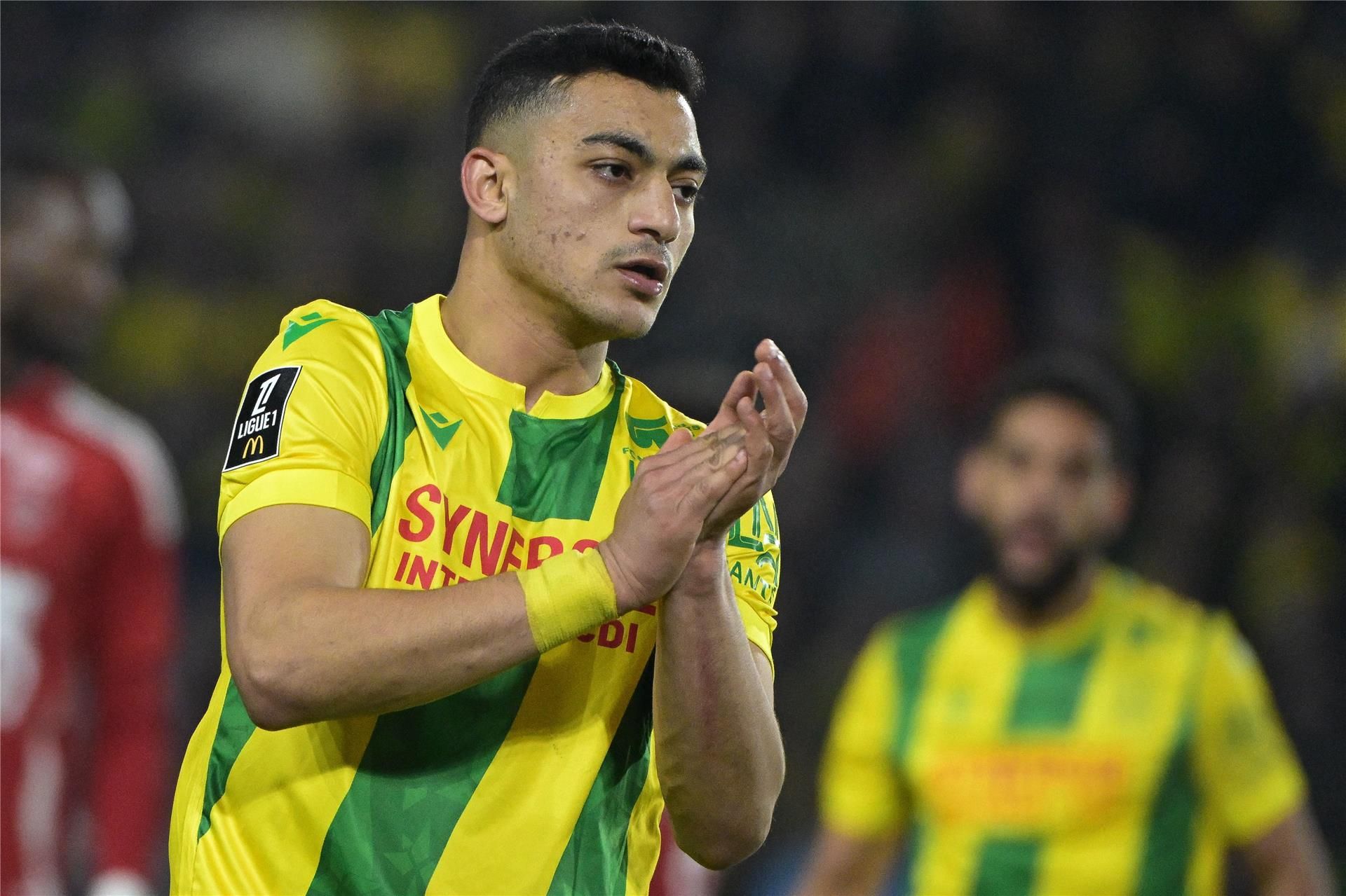 بعد ارتباطه بالأهلي.. مصطفى محمد يرفع شعار الزمالك