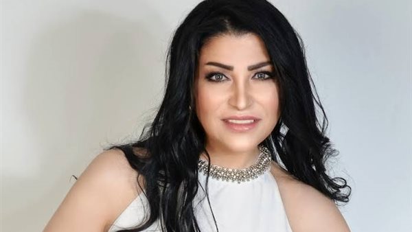 بعد رحيلها في ظروف غامضة.. من هي مصممة الأزياء جينا سلطان؟