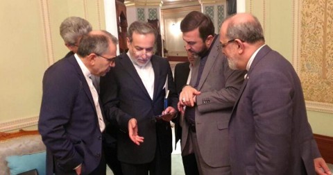 بعد مباحثات عُمان “الإيجابية”.. تفاؤل أمريكي- إيراني بقرب إنجاز اتفاق نووي مع الاعتراف بوجود عقبات واستمرار لغة التهديد بعد مباحثات عُمان “الإيجابية”.. تفاؤل أمريكي- إيراني بقرب إنجاز اتفاق نووي مع الاعتراف بوجود عقبات واستمرار لغة التهديد