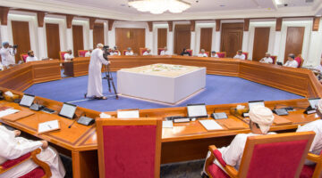 بلدي ظفار يناقش تعزيز البرامج المجتمعية والبيئية بالمحافظة