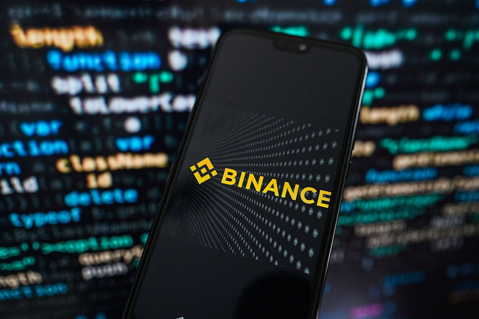 بينانس تظل الرائدة في سوق العملات المشفرة رغم تراجع أحجام التداول في 2025
