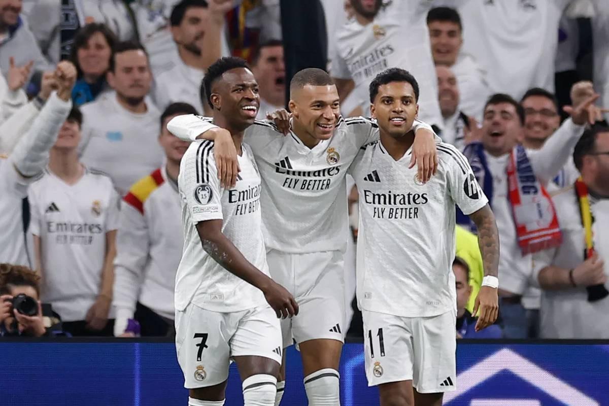 توابع الهزيمة في الكلاسيكو مستمرة.. ريال مدريد يفتح الباب أمام رحيل مهاجمه