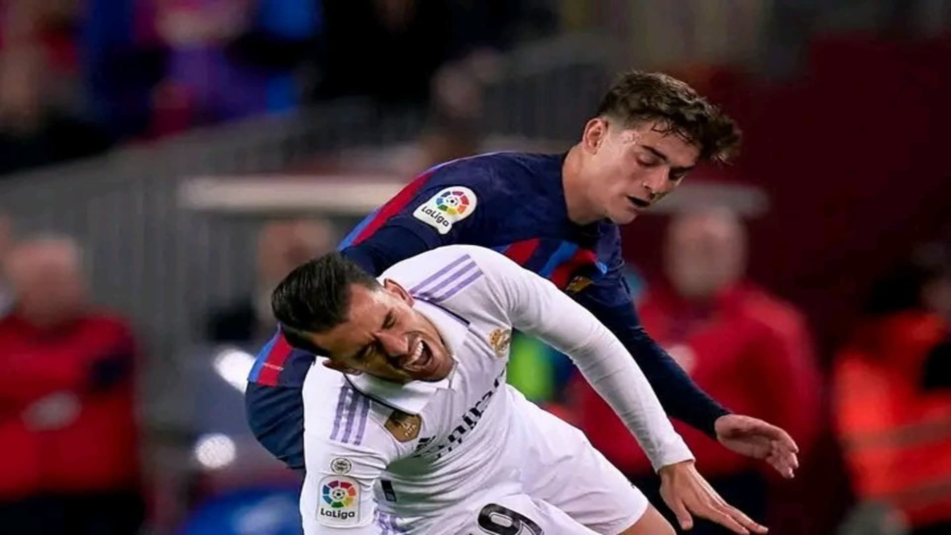 جذور إشبيلية ترافق 3 لاعبين في كلاسيكو نهائي الكأس