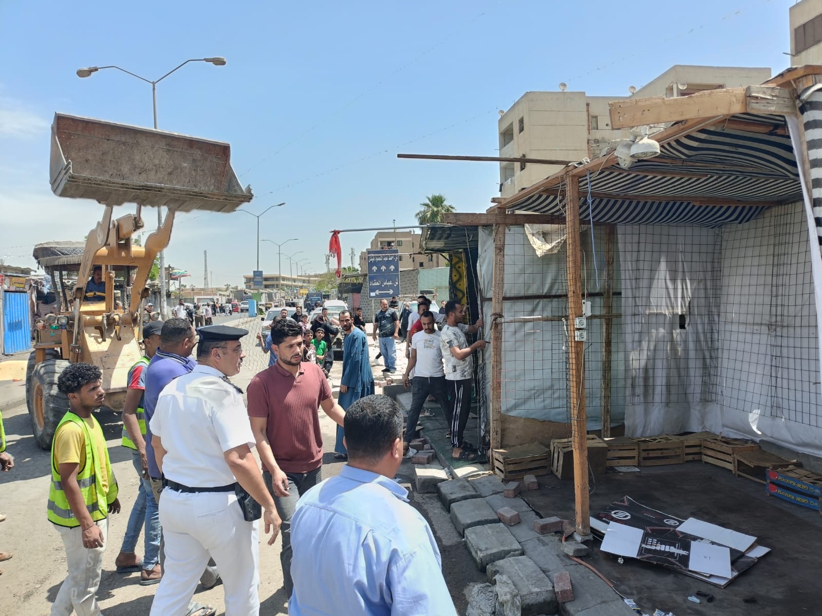 جهاز مدينة 6 أكتوبر يشن حم مكبرة على شارع الأخبار بالحى السادس