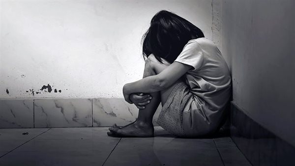 طالبة تتهم والدها بتعنيفها داخل شقة في الجيزة بعدما احتجزها لمدة 10 أيام طالبة تتهم والدها بتعنيفها داخل شقة في الجيزة بعدما احتجزها لمدة 10 أيام