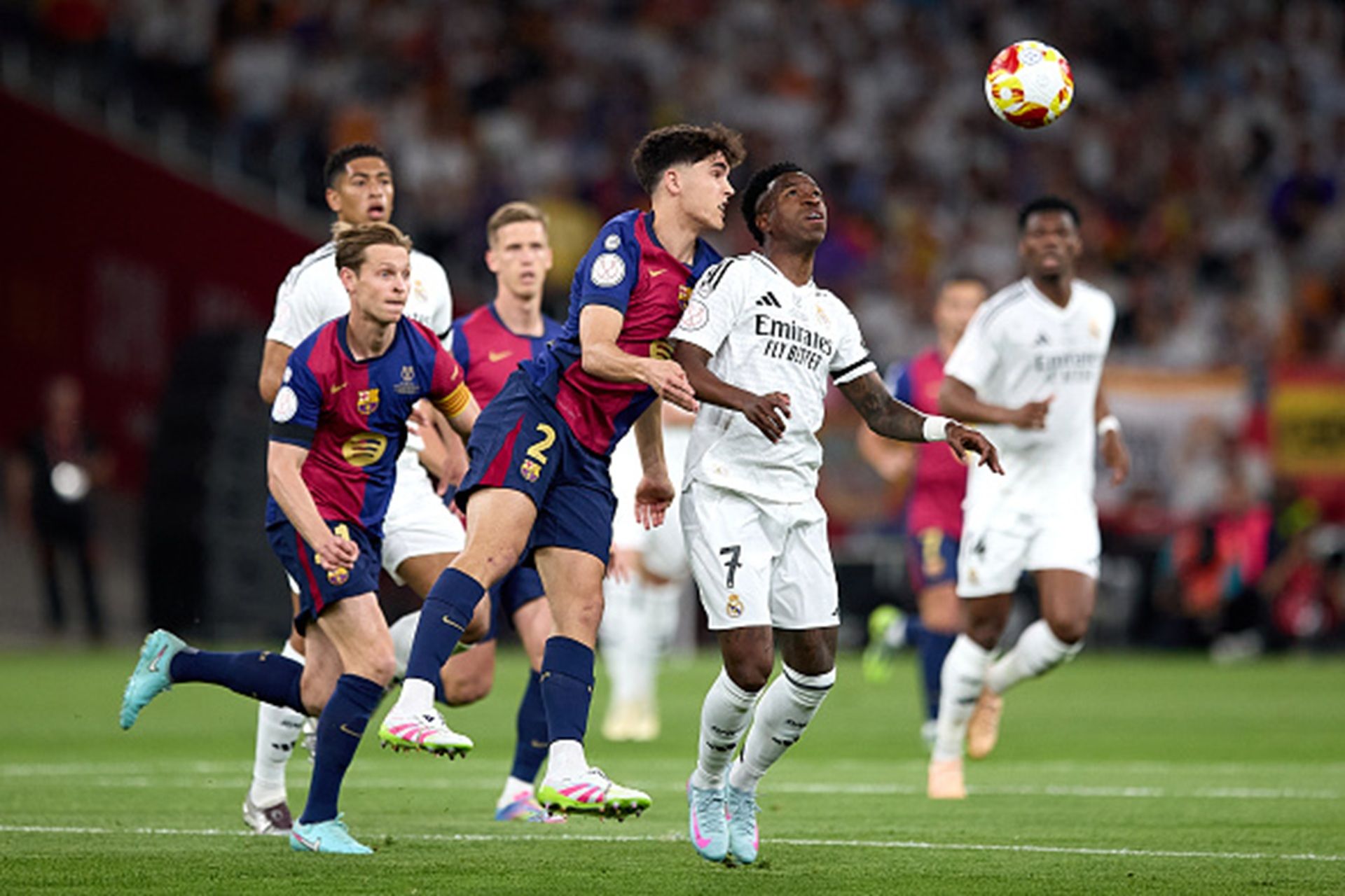 خبير تحكيمي: برشلونة لا يستحق ركلة جزاء