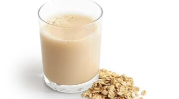 خبير تغذية يحذر من حليب الشوفان