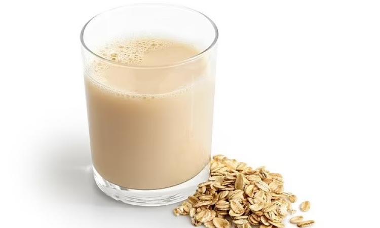 خبير تغذية يحذر من حليب الشوفان