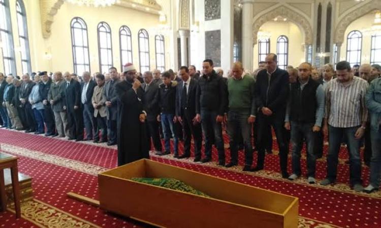 خشي أن تفوته صلاة الجنازة فتيمم… هل تصح صلاته؟