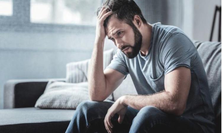 دراسة : اكتئاب الأب يؤثر على سلوك الطفل لسنوات