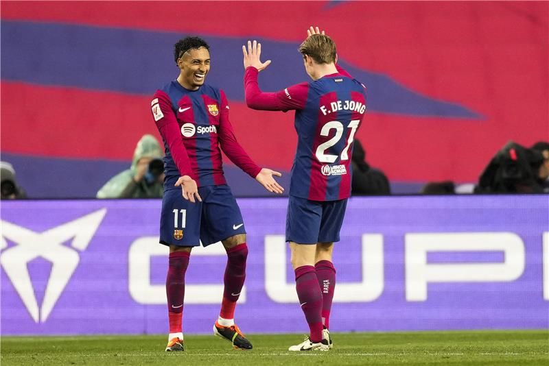 دي يونج يحتفل برقم مميز مع برشلونة دي يونج يحتفل برقم مميز مع برشلونة