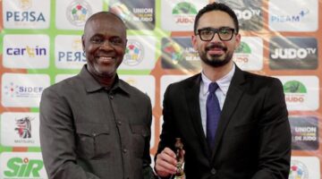 رئيس الاتحاد الإيفواري للجودو يكرم محمد مطيع بعد تتويج مصر ببطولة إفريقيا