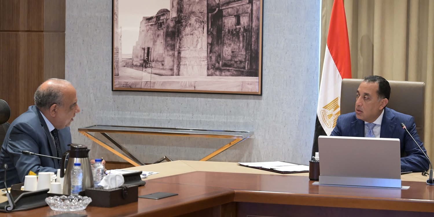 رئيس الوزراء يتابع مع وزير الكهرباء خطة مواجهة ارتفاع الأحمال أثناء الصيف