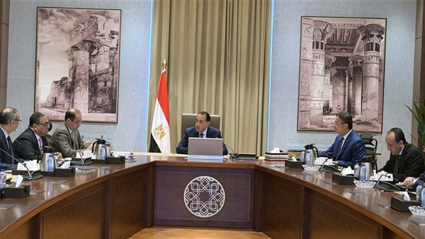 رئيس الوزراء يتابع موقف توفير السلع التموينية خلال الفترة المُقبلة رئيس الوزراء يتابع موقف توفير السلع التموينية خلال الفترة المُقبلة