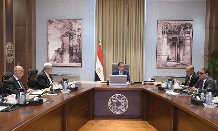 رئيس الوزراء يستعرض التحديات التى تواجه الجامعة العمالية ومسارات تطويرها رئيس الوزراء يستعرض التحديات التى تواجه الجامعة العمالية ومسارات تطويرها