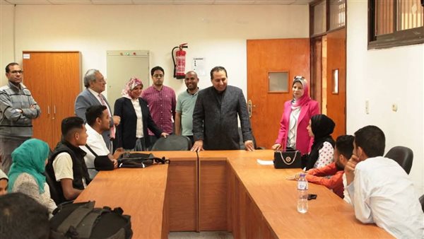 رئيس جامعة أسيوط يستقبل الناقد السينمائي عماد يسري خلال مشاركته بمسابقة "قمة ميديا مصر" رئيس جامعة أسيوط يستقبل الناقد السينمائي عماد يسري خلال مشاركته بمسابقة "قمة ميديا مصر"
