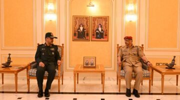 رئيسُ أكاديمية الدراسات الاستراتيجية والدفاعية يستقبل وفدًا عسكريًّا إيرانيًّا