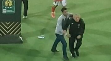 رد فعل كولر بعد هجوم الجماهير ضده وإلقاء زجاجات المياه عليه