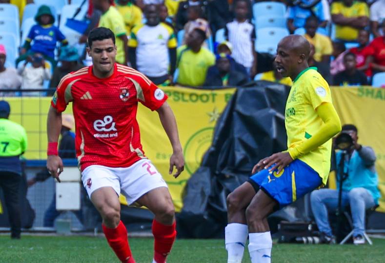رغم الخطورة الحمراء.. شوط أول سلبي بين الأهلي وصن داونز في دوري أبطال أفريقيا