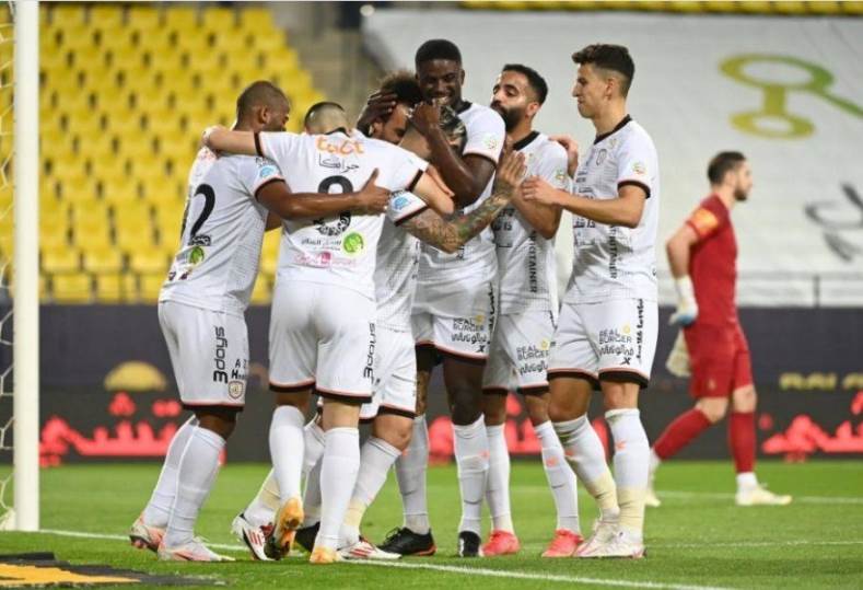 رقم سلبي يطارد الشباب قبل مواجهة الهلال في الدوري السعودي