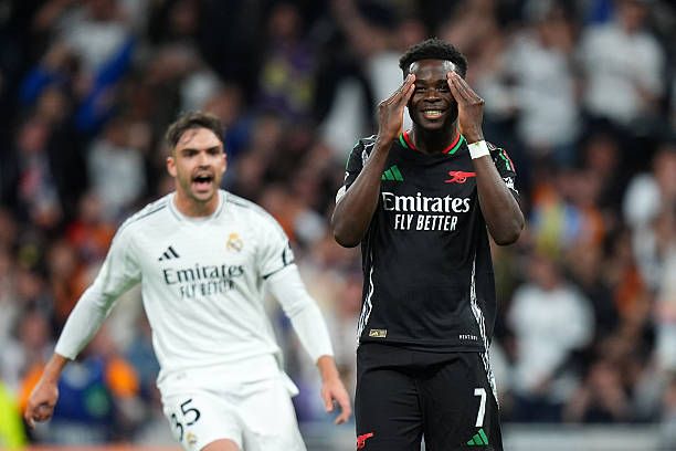 ساكا يرفض هدية الVAR أمام ريال مدريد