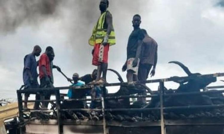 سقوط 26 قتيلا بانفجار لغم أسفل شاحنة في نيجيريا