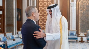 سمو الأمير يستقبل وزير خارجية تركيا