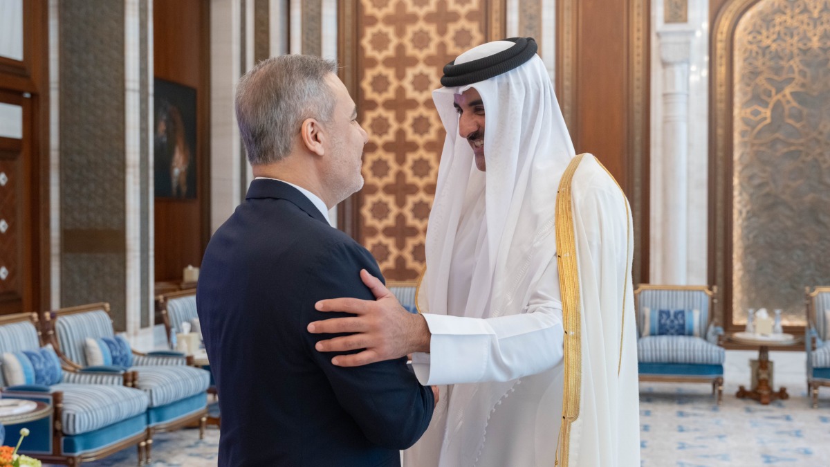 سمو الأمير يستقبل وزير خارجية تركيا