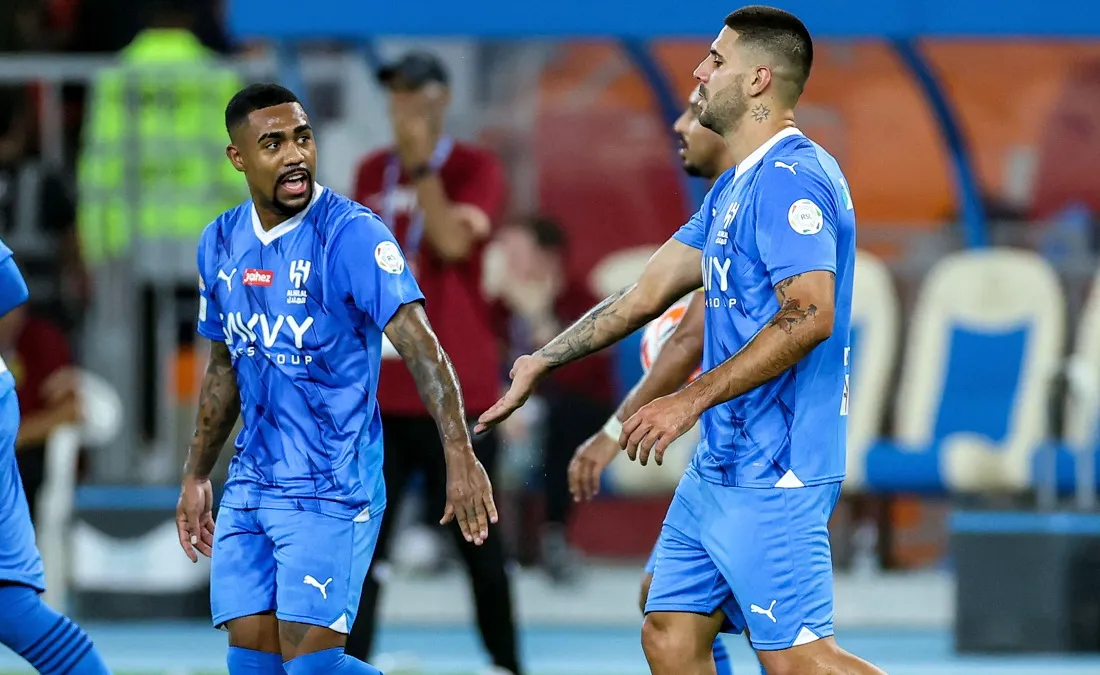 شاهد واحكم بنفسك.. هل استحق الهلال ركلة جزاء ضد الخليج؟