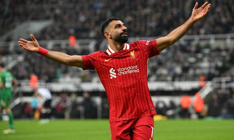 صلاح ورفاقه أبطال البريميرليج والفرعون المصري هداف الموسم