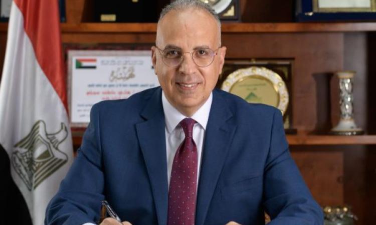 صور .. "الري": تنفيذ أعمال نزع حشائش بأطوال 26 ألف كيلو متر
