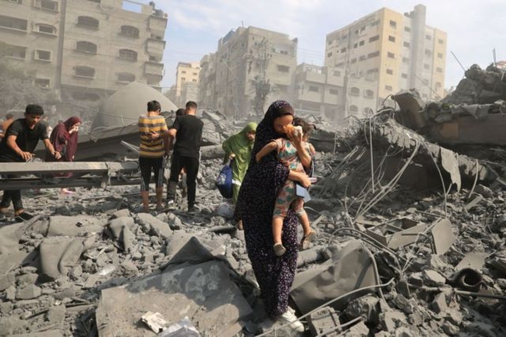 صورة طفل فلسطيني مصاب تفوز بجائزة “صورة العام الصحفية العالمية”