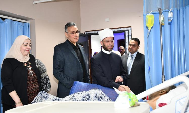صور.وزير الأوقاف يتفقد مستشفى الدعاة ويشيد بتطويرها ويوجه بضم أحدث الأجهزة 