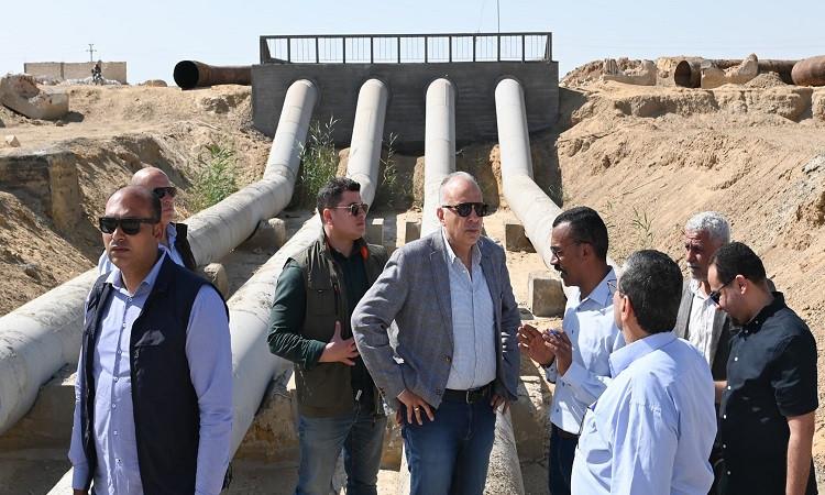 صور..وزير الري يتفقد محطة مياه شرب السويس ويتابع حالة الري ومحطات الرفع