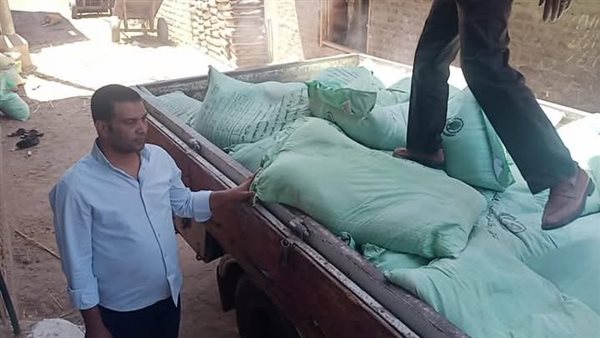 ضبط 3 طن دقيق بلدى بقصد بيعها بالسوق السوداء بالأقصر (صور) ضبط 3 طن دقيق بلدى بقصد بيعها بالسوق السوداء بالأقصر (صور)