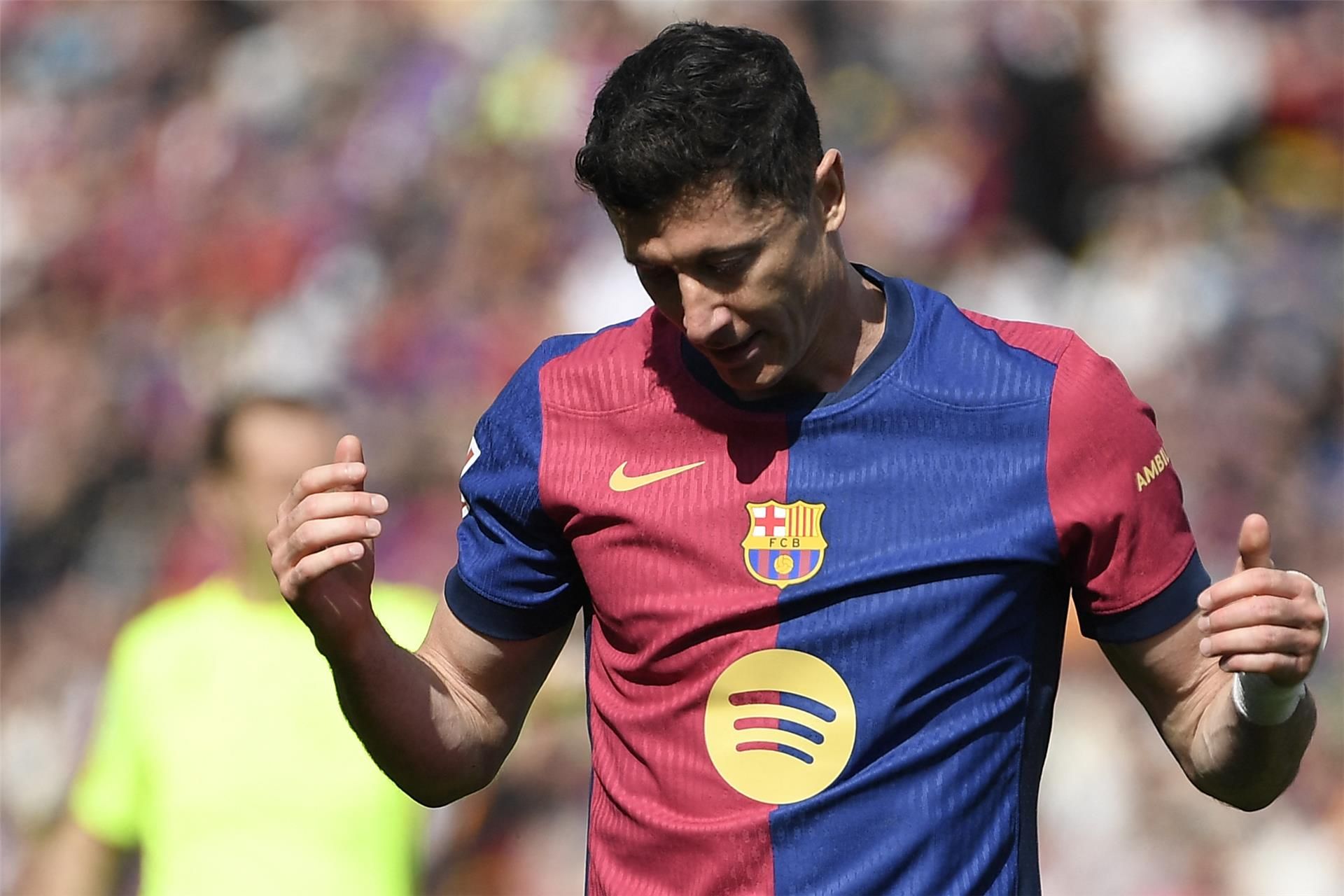 عاجل.. ليفاندوفسكي خارج كلاسيكو الكأس