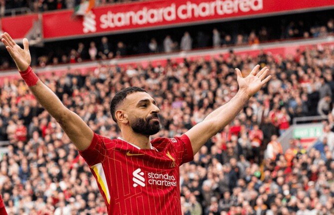 عدد ألقاب محمد صلاح مع ليفربول بعد تتويجه بلقب الدوري الإنجليزي هذا الموسم
