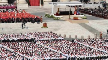 نيابة عن السيسي.. وزير الأوقاف يحضر جنازة البابا فرنسيس