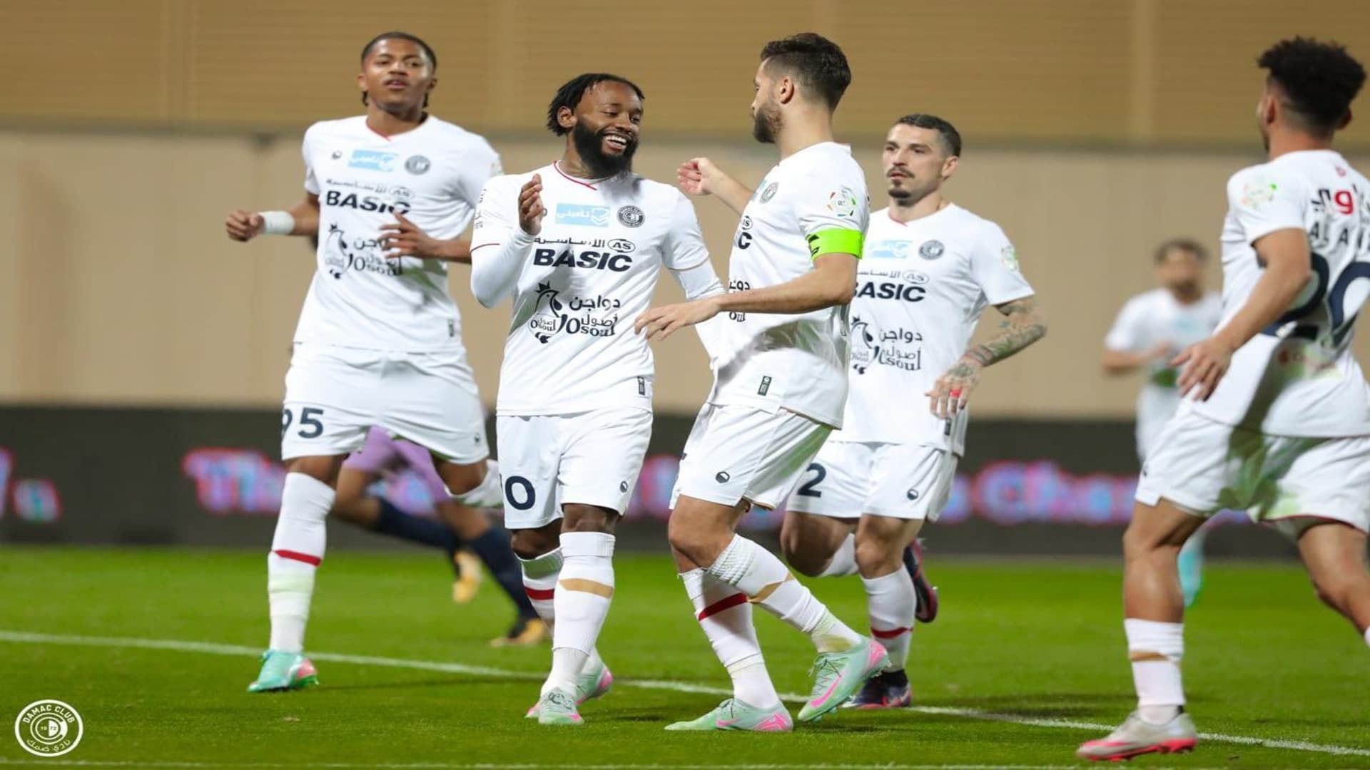 فوز عريض لضمك على الخلود بدوري روشن فوز عريض لضمك على الخلود بدوري روشن