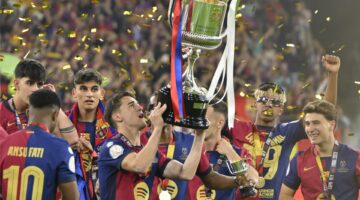 “فوضى وعار”.. لاعبو برشلونة يستشيطون غضبًا خلال التتويج
