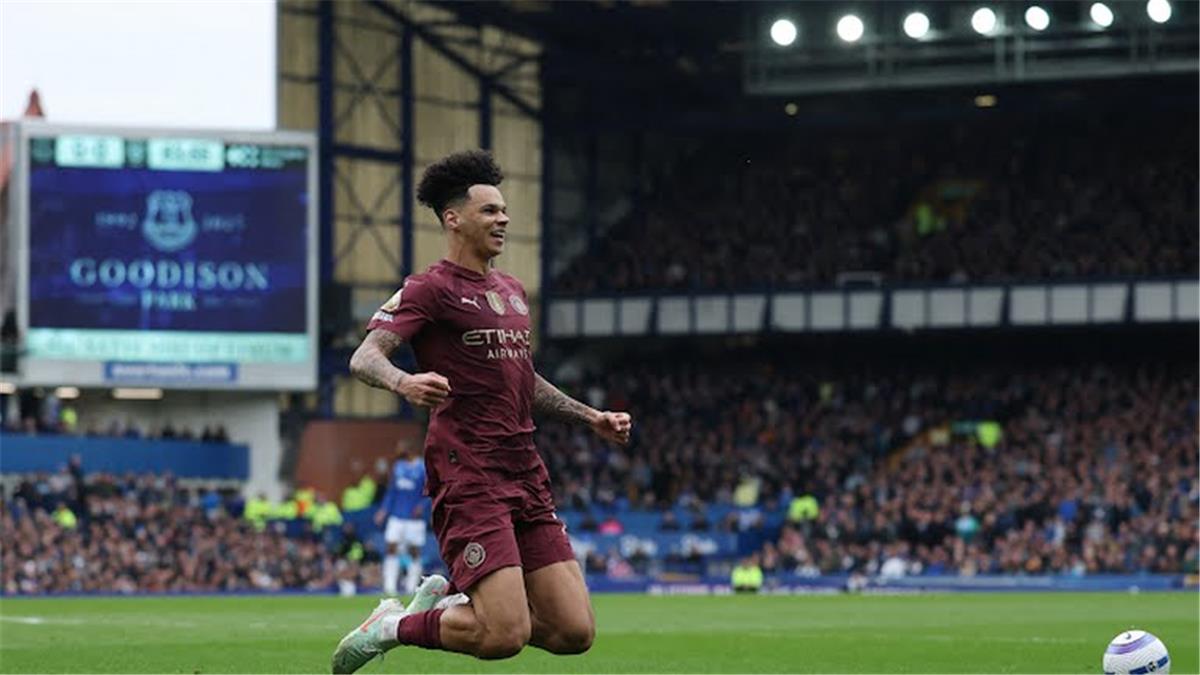 فيديو | نيكو أوريلي يسجل هدف مانشستر سيتي الأول أمام إيفرتون