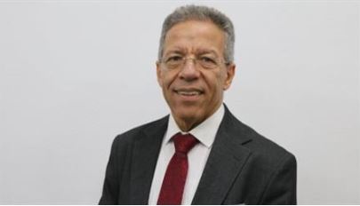 نقيب الأطباء: الطبيب الشاب يعمل 36 ساعة متواصلة.. المشكلة تتجاوز ضعف الأجور