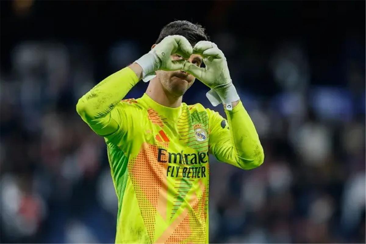 كورتوا ينتقد أسلوب ريال مدريد أمام آرسنال: افتقدنا لاعبًا هامًا.. والفرديات لن تنفعنا دائمًا كورتوا ينتقد أسلوب ريال مدريد أمام آرسنال: افتقدنا لاعبًا هامًا.. والفرديات لن تنفعنا دائمًا
