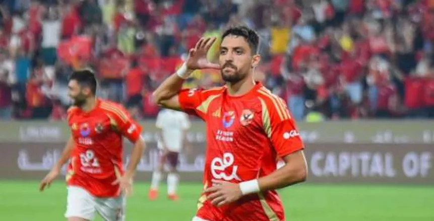 كولر يفاجئ طاهر محمد طاهر قبل مباراة الأهلي وصن داونز
