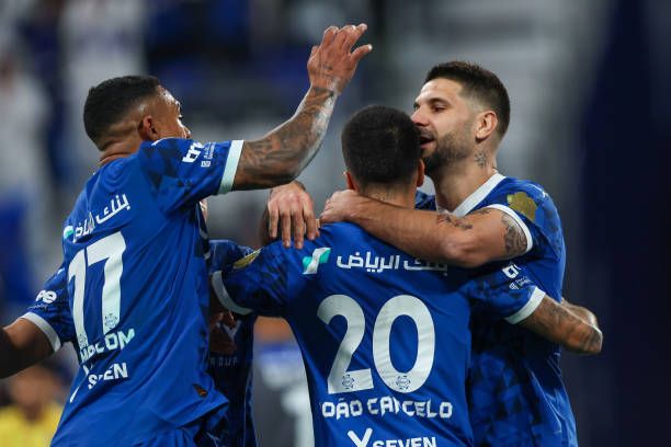 كيف كافأ الهلال لاعبيه بعد التأهل لنصف نهائي النخبة؟