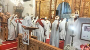 إيبارشية المنيا للأقباط الكاثوليك تقيم صلاة لوفاة البابا فرنسيس