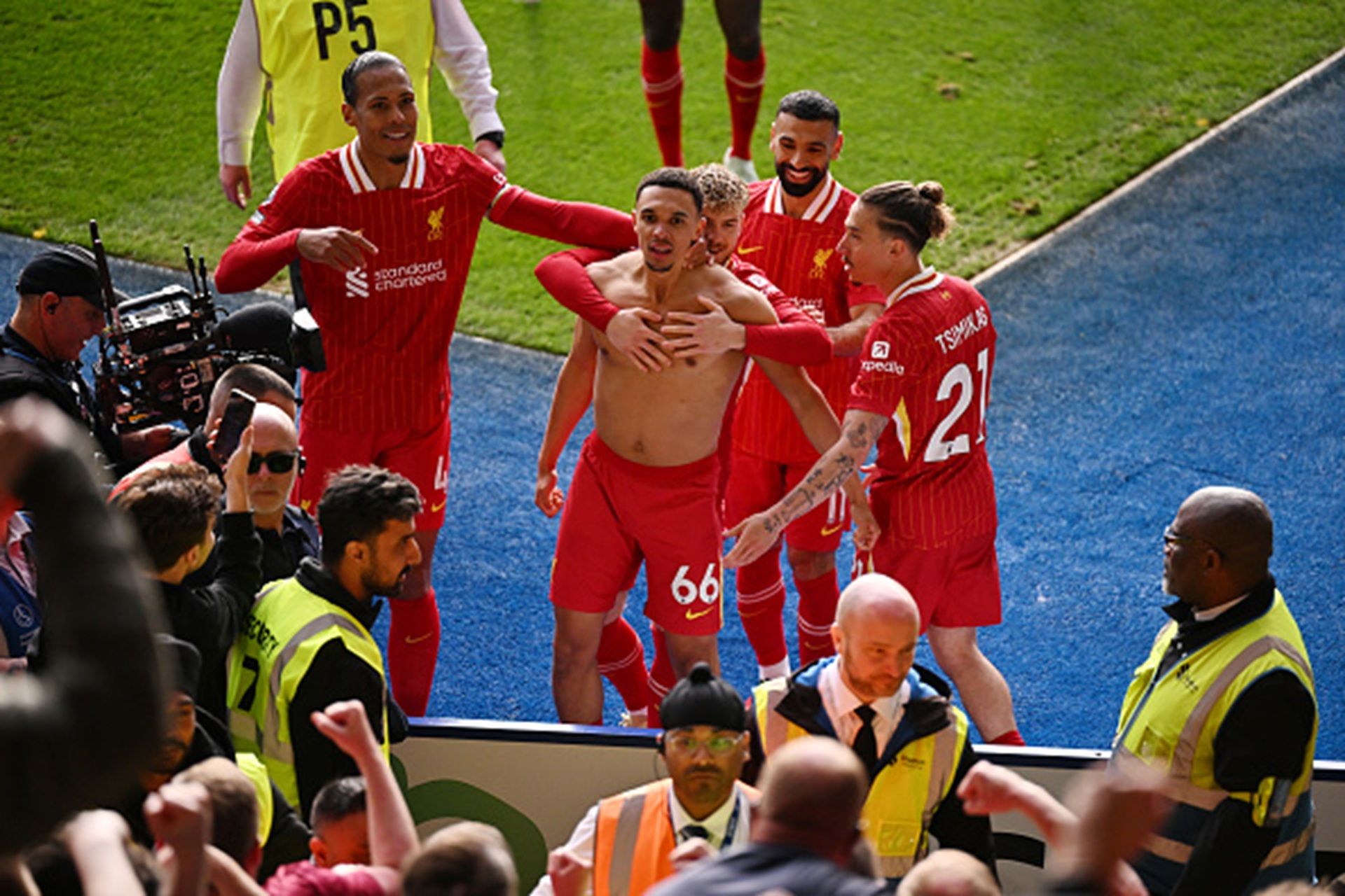 ليفربول يلامس لقب البريميرليج.. ويؤكد هبوط ليستر
