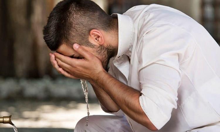 ما حكم الكلام أثناء الوضوء ؟