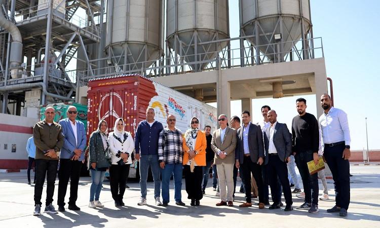 محافظ الإسماعيلية يتفقد صوامع القمح بأبوصوير ويتابع عملية توريد المزارعين